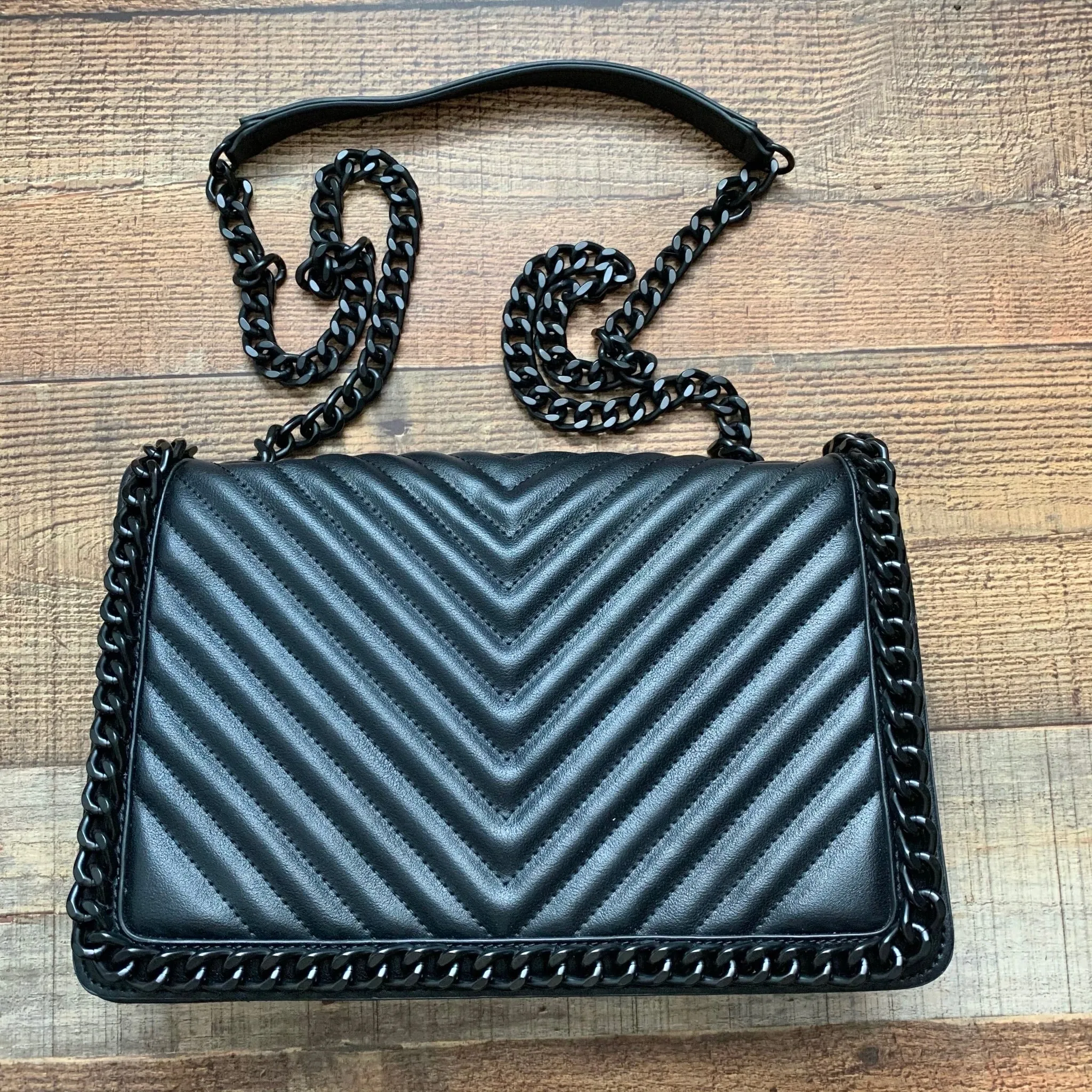 ALDO Black Faux Leather Chain Boarder Adjustable Chain Strap Greenwald Crossbody Bag Like New