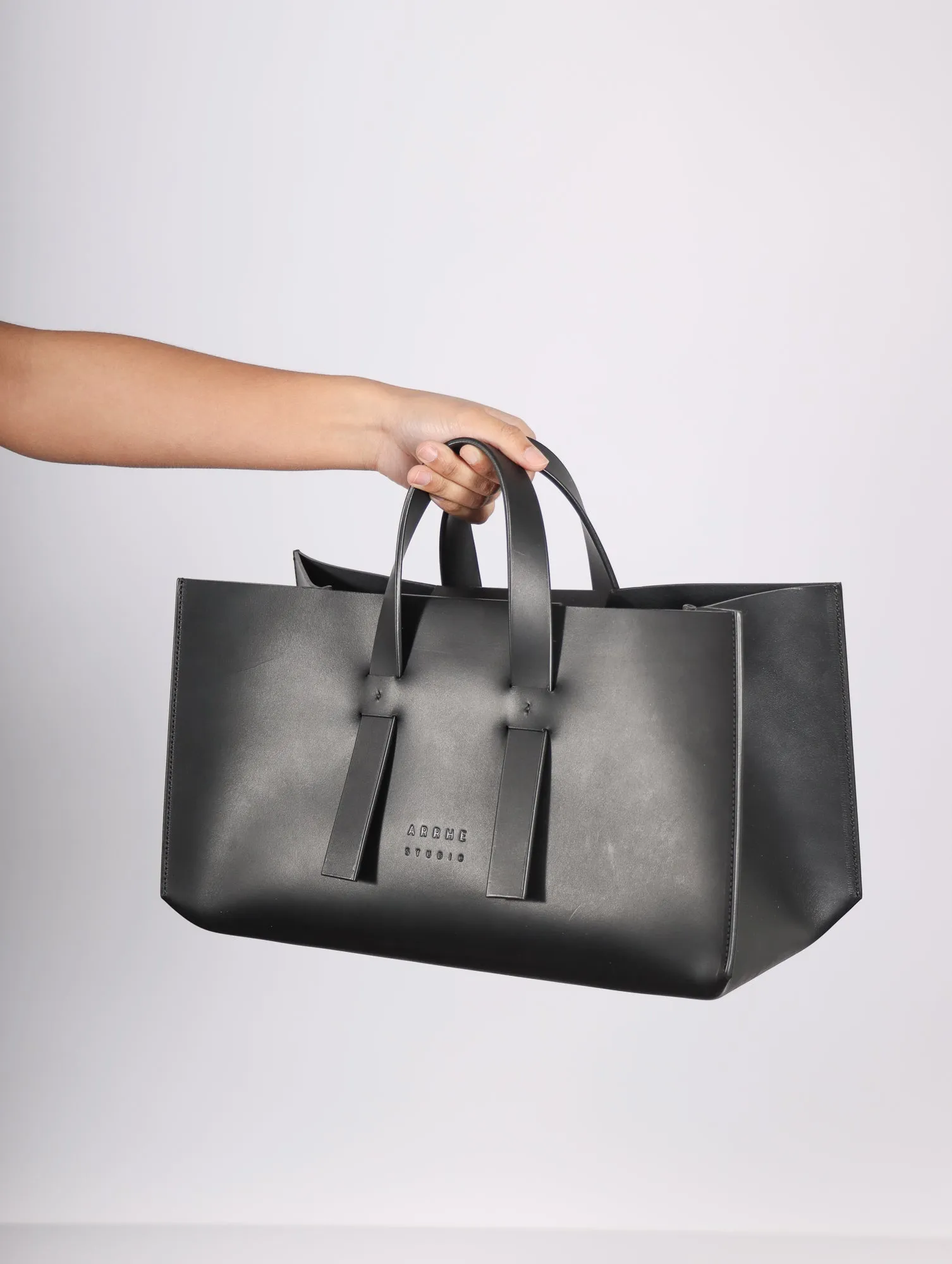 DoppioCubo Handbag in Black by Arrhe Studio