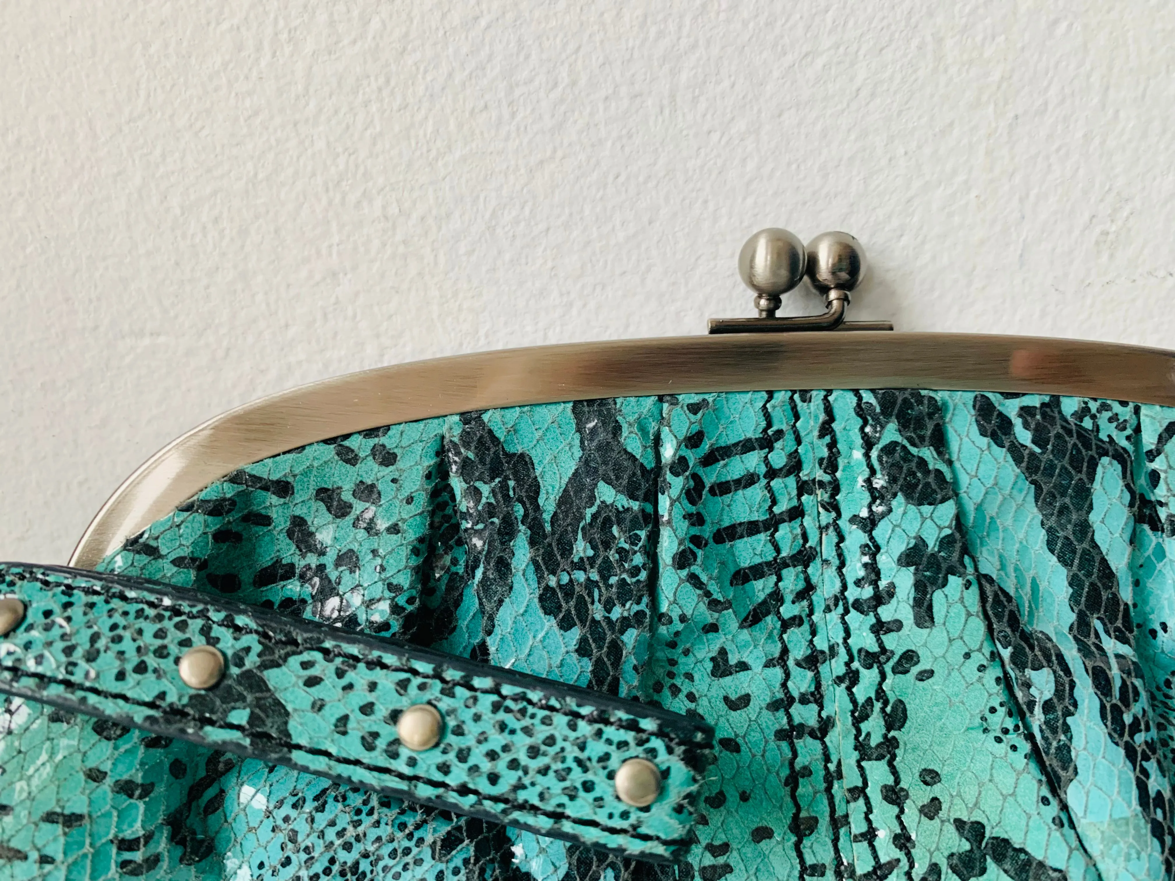 Kenneth Cole Reaction Aqua/Black Snakeskin Clutch/Wristlet