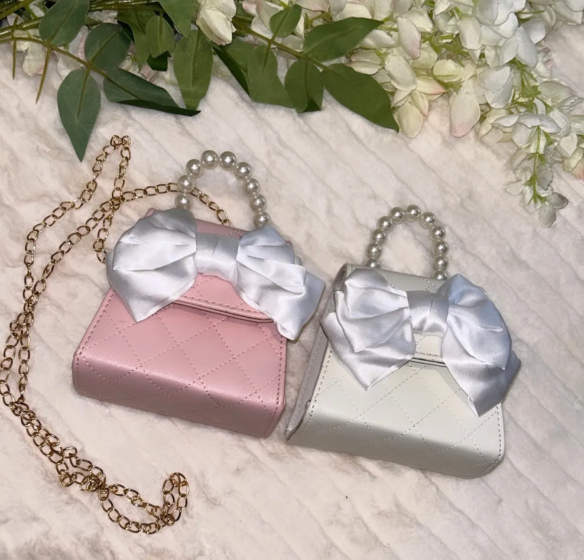 Pearl handle small bow bag