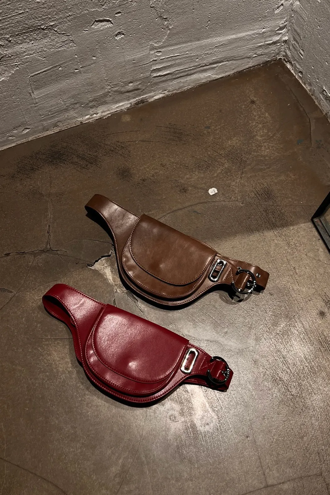 THE ELIZA FESTIVAL BELT IN DISTRESSED VEGAN LEATHER - BURGUNDY