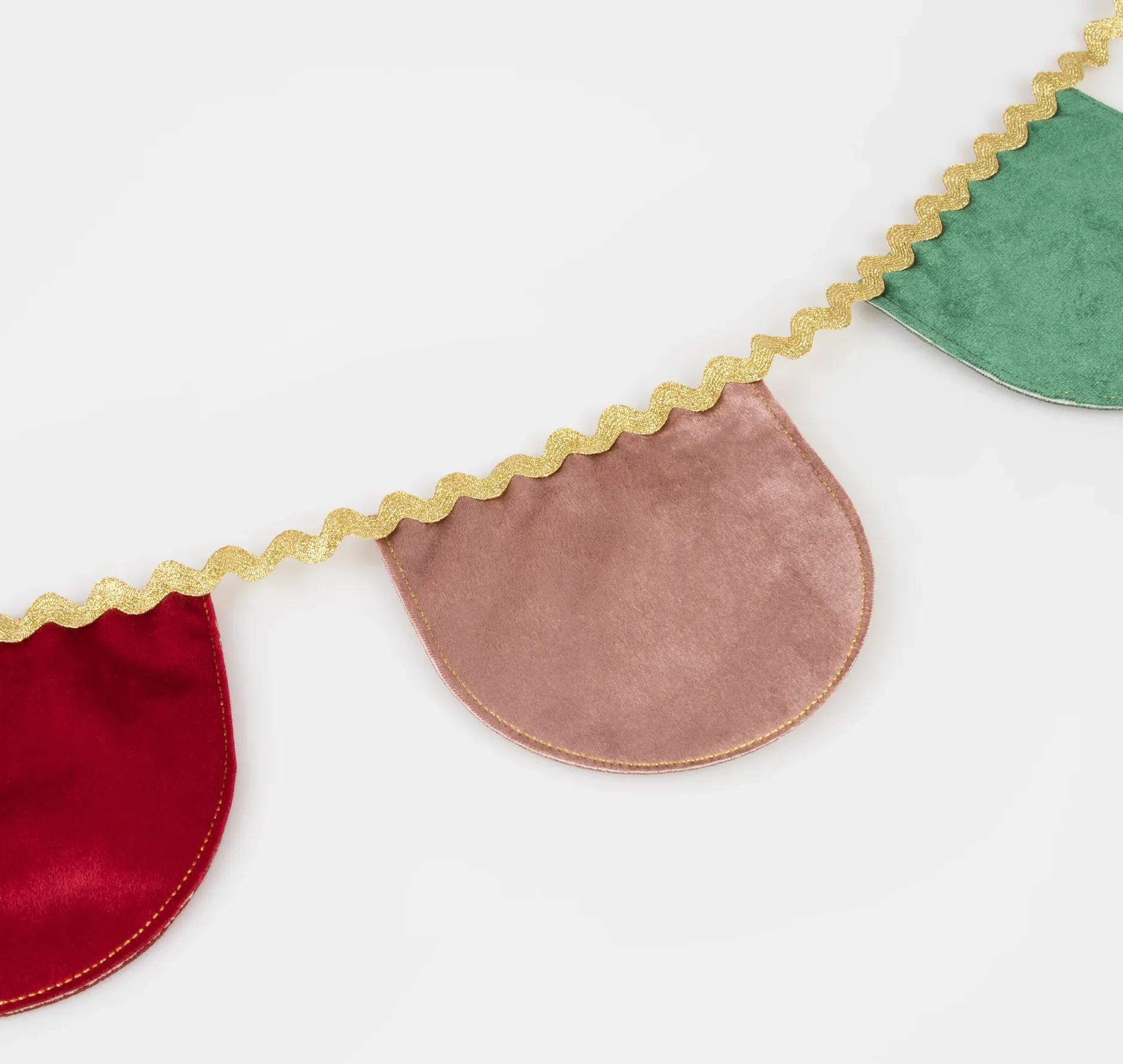 Velvet Scalloped Garland